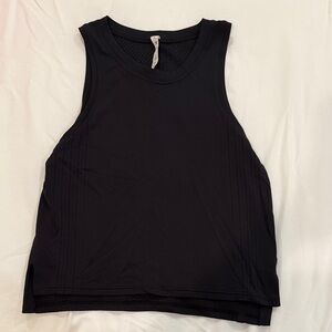 Lululemon black floaty, breathable cropped tank top size 2